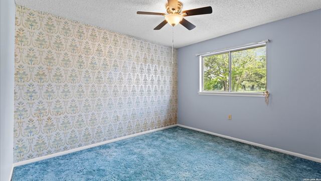 162 LONE OAK ST, Seguin, TX 78155