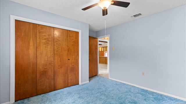 162 LONE OAK ST, Seguin, TX 78155