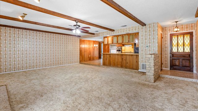 162 LONE OAK ST, Seguin, TX 78155