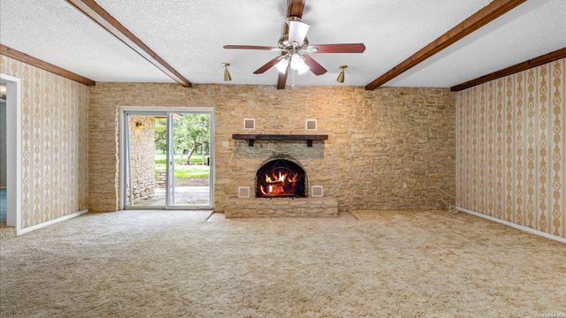 162 LONE OAK ST, Seguin, TX 78155