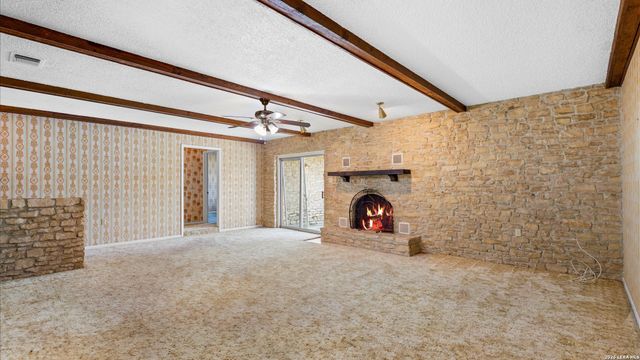 162 LONE OAK ST, Seguin, TX 78155