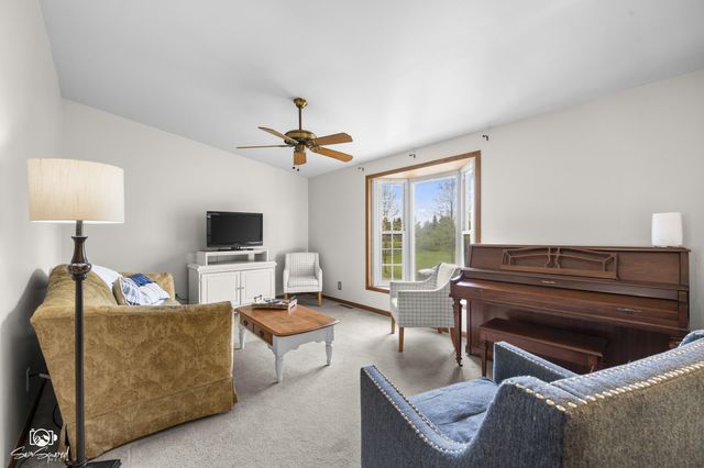 27057 S Woodlawn Avenue, Crete, IL 60417