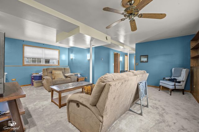 27057 S Woodlawn Avenue, Crete, IL 60417