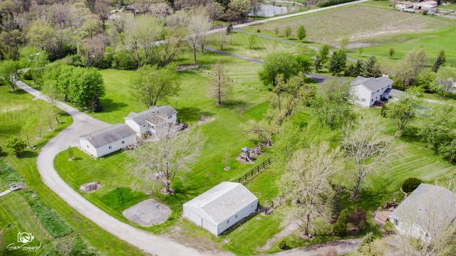 27057 S Woodlawn Avenue, Crete, IL 60417