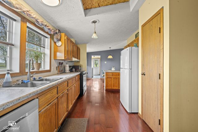 27057 S Woodlawn Avenue, Crete, IL 60417