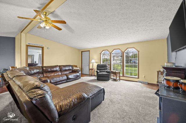 27057 S Woodlawn Avenue, Crete, IL 60417