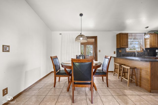 27057 S Woodlawn Avenue, Crete, IL 60417