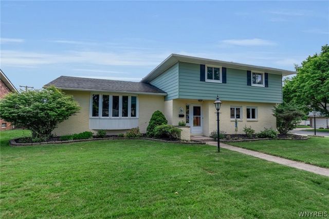 15 Willow Drive, West Seneca, NY 14224