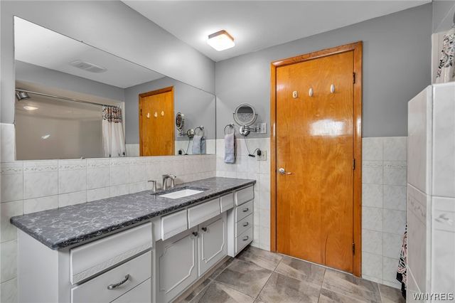 15 Willow Drive, West Seneca, NY 14224