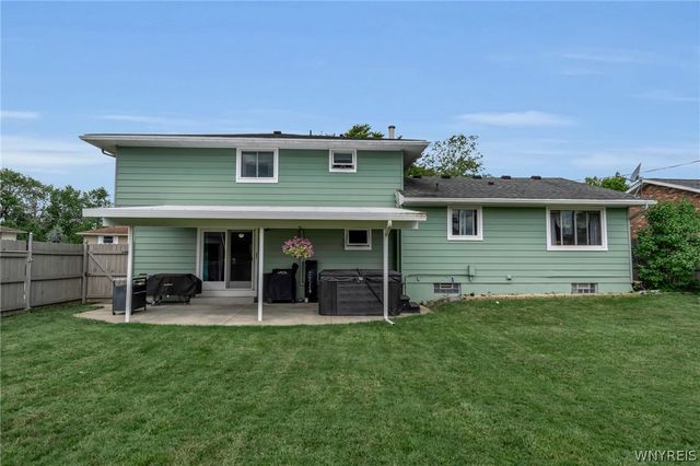 15 Willow Drive, West Seneca, NY 14224