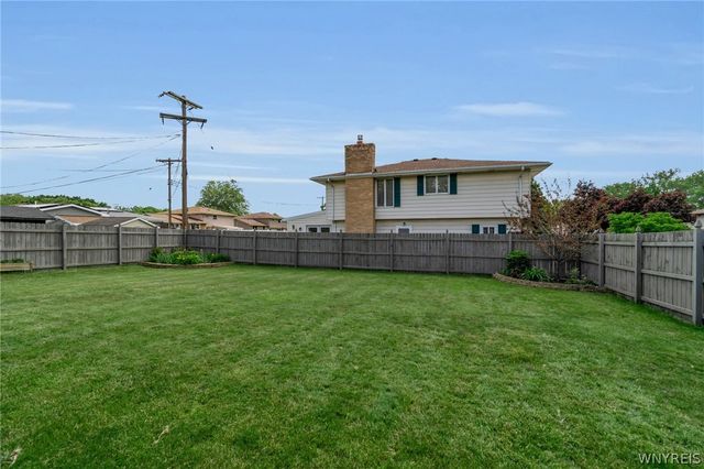15 Willow Drive, West Seneca, NY 14224