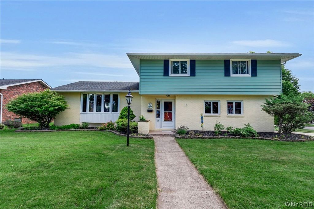 15 Willow Drive, West Seneca, NY 14224