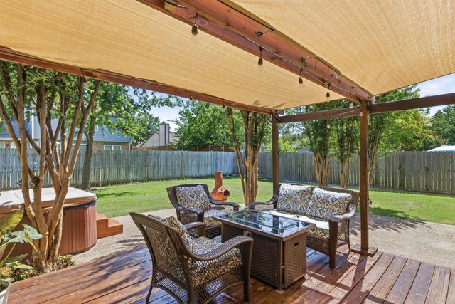1229 Oxford Lane, Grapevine, TX 76051