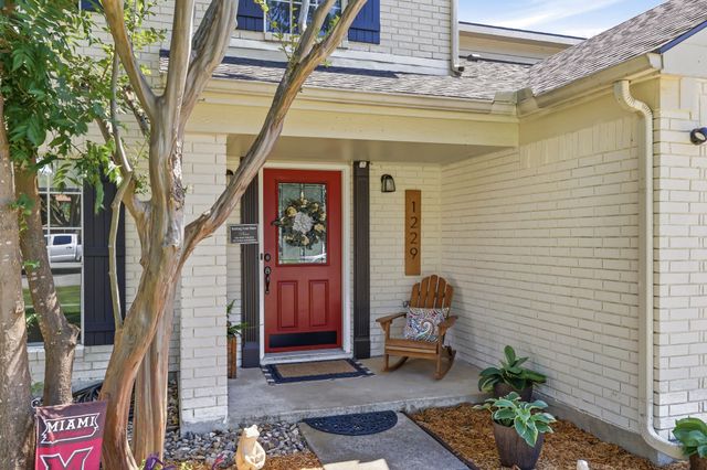 1229 Oxford Lane, Grapevine, TX 76051