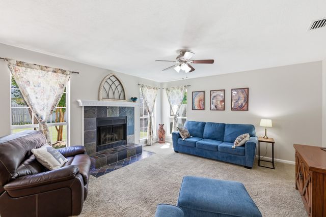 1229 Oxford Lane, Grapevine, TX 76051
