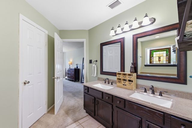 1229 Oxford Lane, Grapevine, TX 76051