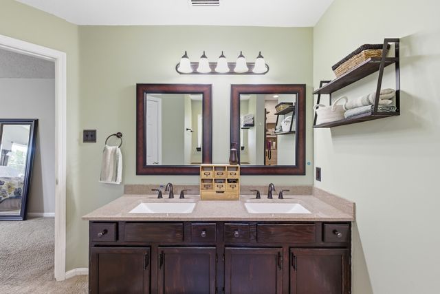 1229 Oxford Lane, Grapevine, TX 76051