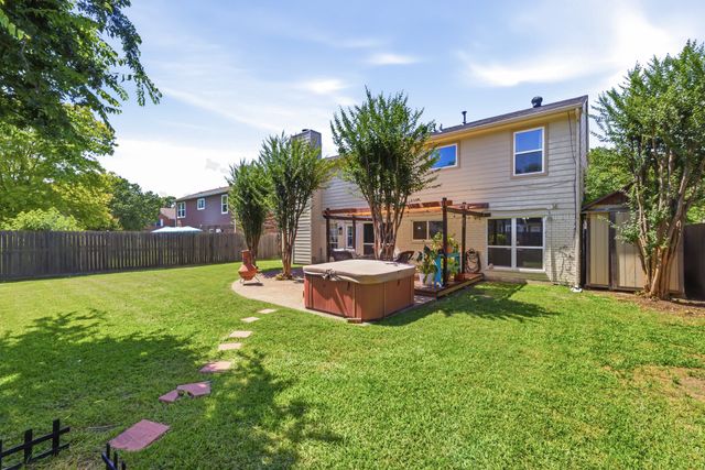 1229 Oxford Lane, Grapevine, TX 76051
