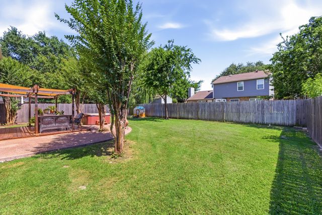 1229 Oxford Lane, Grapevine, TX 76051