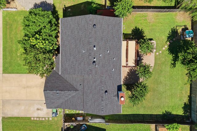 1229 Oxford Lane, Grapevine, TX 76051