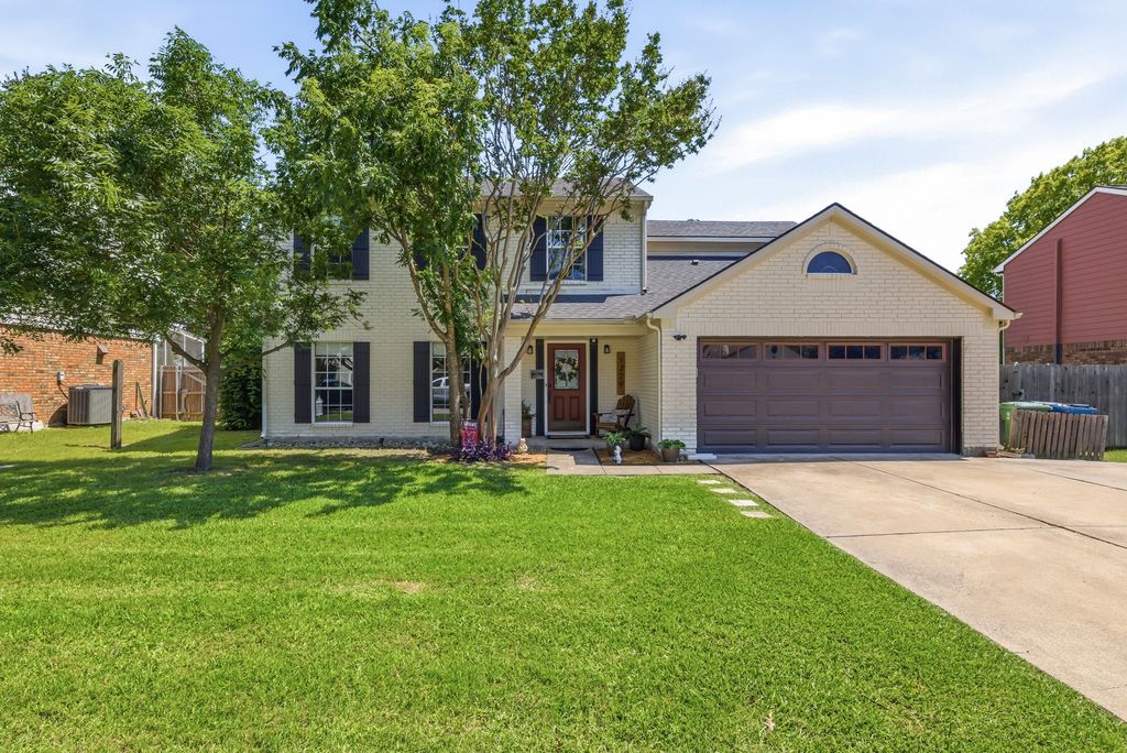 1229 Oxford Lane, Grapevine, TX 76051