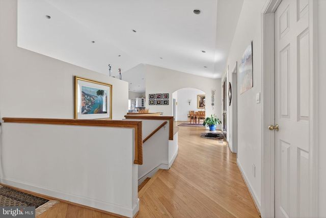 2 LAKE POTOMAC CT, Potomac, MD 20854