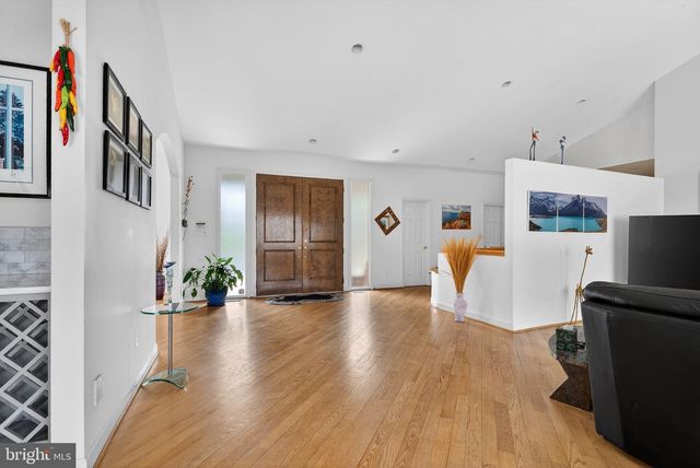 2 LAKE POTOMAC CT, Potomac, MD 20854