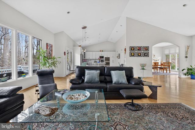 2 LAKE POTOMAC CT, Potomac, MD 20854