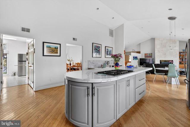 2 LAKE POTOMAC CT, Potomac, MD 20854