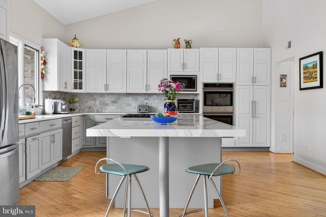 2 LAKE POTOMAC CT, Potomac, MD 20854