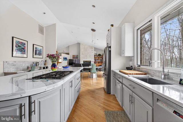 2 LAKE POTOMAC CT, Potomac, MD 20854