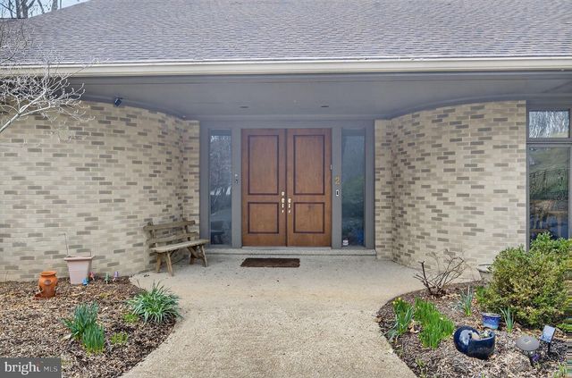 2 LAKE POTOMAC CT, Potomac, MD 20854