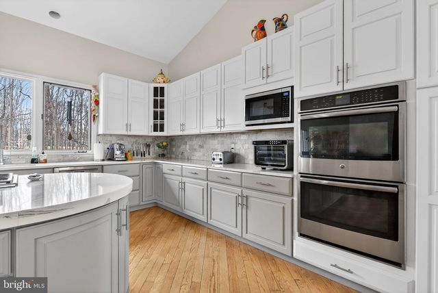 2 LAKE POTOMAC CT, Potomac, MD 20854