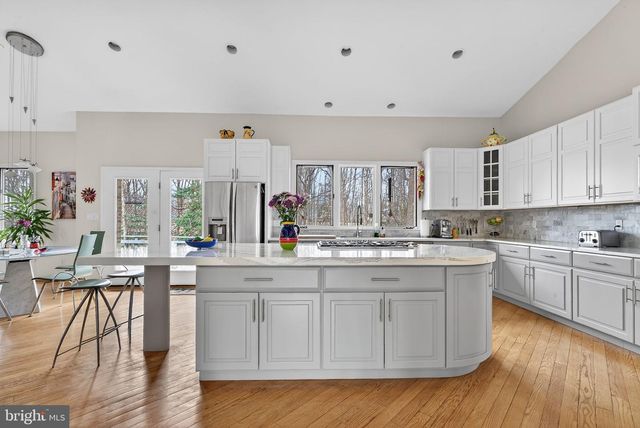 2 LAKE POTOMAC CT, Potomac, MD 20854