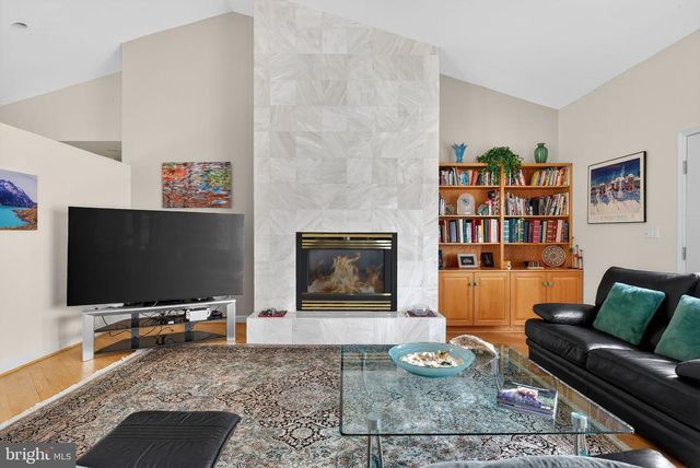 2 LAKE POTOMAC CT, Potomac, MD 20854