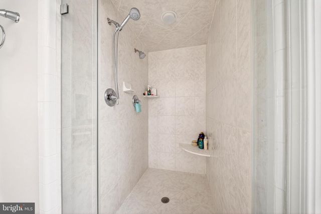 2 LAKE POTOMAC CT, Potomac, MD 20854