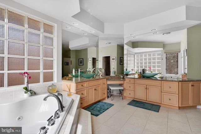 2 LAKE POTOMAC CT, Potomac, MD 20854