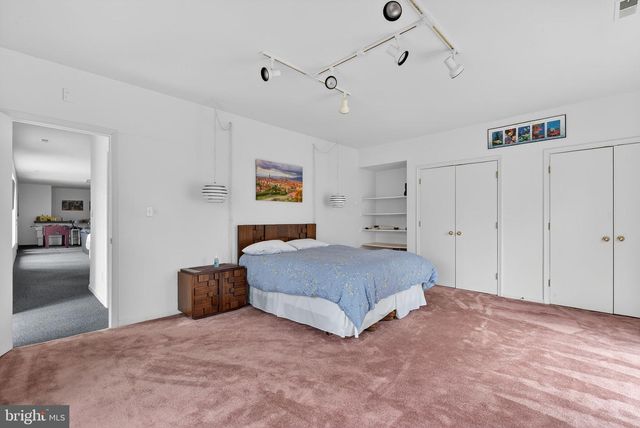 2 LAKE POTOMAC CT, Potomac, MD 20854