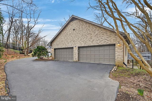 2 LAKE POTOMAC CT, Potomac, MD 20854