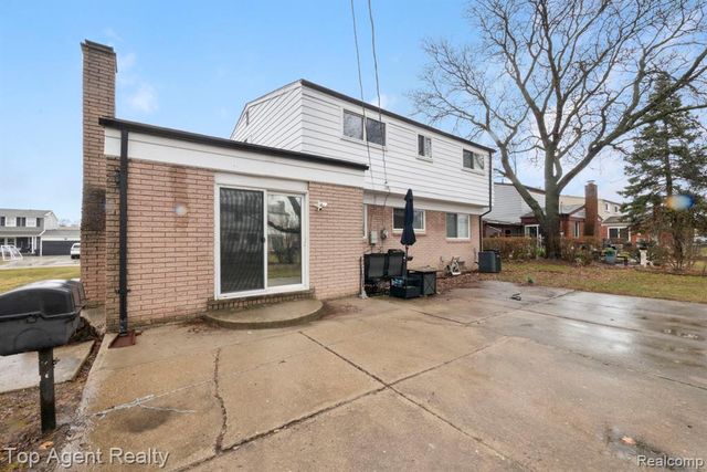27370 Selkirk Street, Southfield, MI 48076