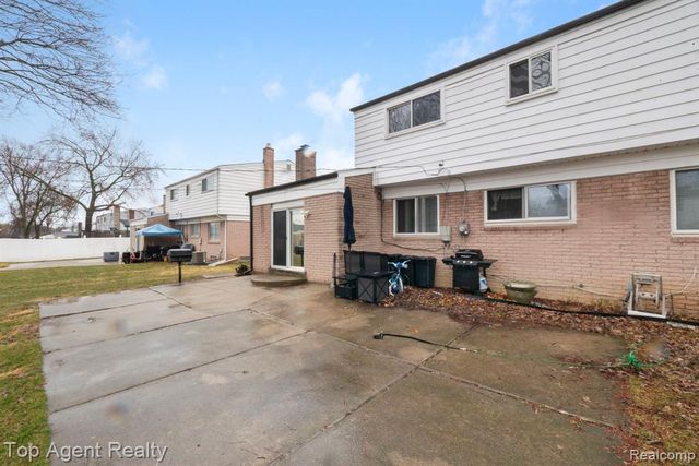 27370 Selkirk Street, Southfield, MI 48076