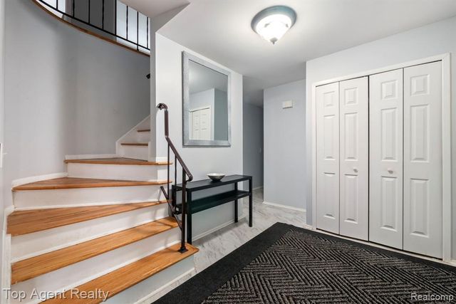 27370 Selkirk Street, Southfield, MI 48076