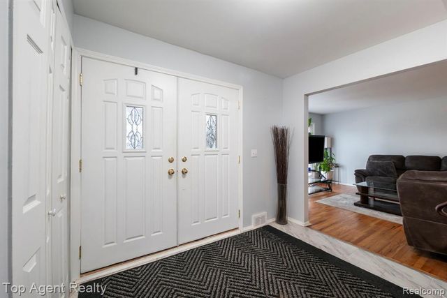 27370 Selkirk Street, Southfield, MI 48076