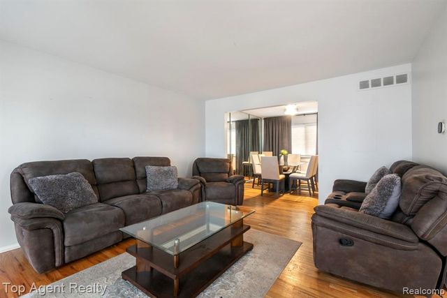 27370 Selkirk Street, Southfield, MI 48076