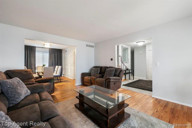 27370 Selkirk Street, Southfield, MI 48076