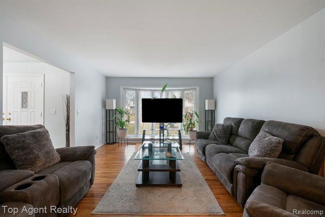 27370 Selkirk Street, Southfield, MI 48076