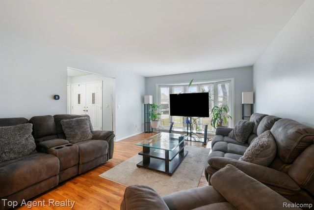 27370 Selkirk Street, Southfield, MI 48076