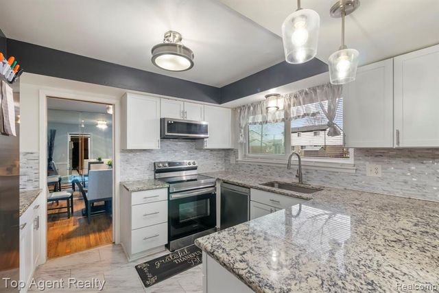 27370 Selkirk Street, Southfield, MI 48076