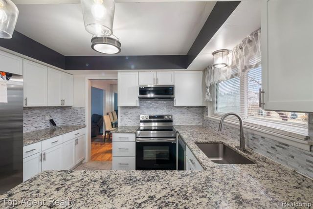 27370 Selkirk Street, Southfield, MI 48076