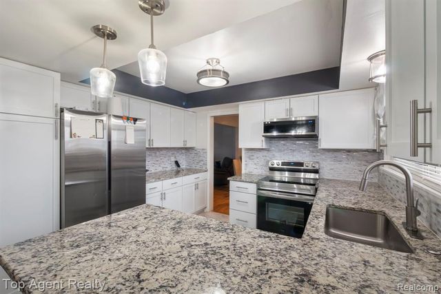 27370 Selkirk Street, Southfield, MI 48076